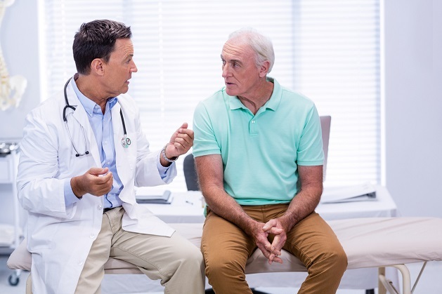 Arzt und Patient im Gespräch